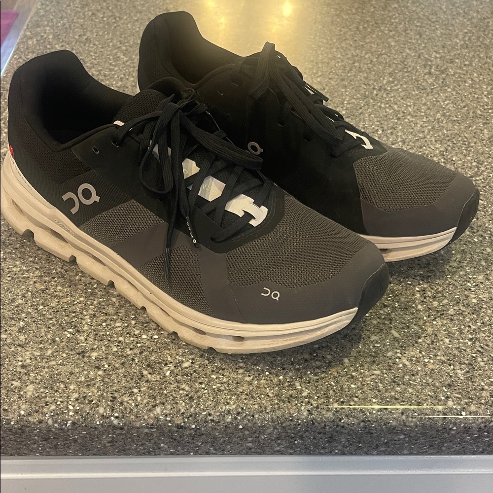 On Running Men's Cloudrunner WIDE Black and Gray Sneakers